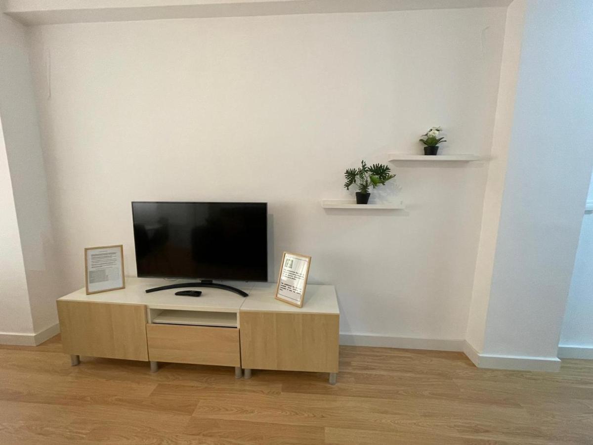 Holidays2Malaga 2 Bedroom Armengual De La Mota Close Shopping Center Eksteriør bilde